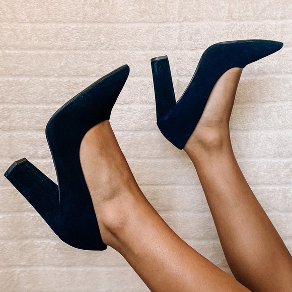 Black Velvet Pointed Pump Heels - Picture 1 of 4